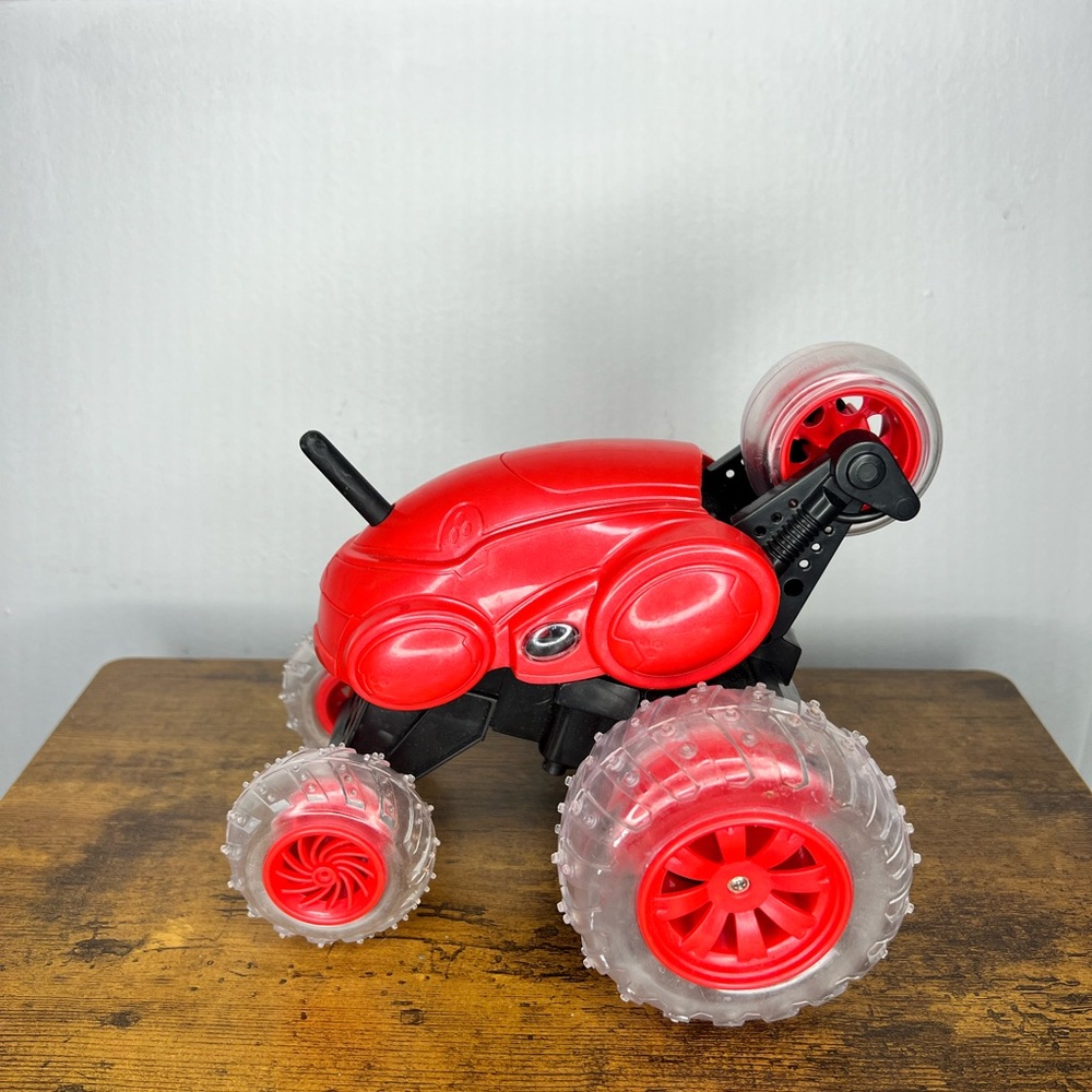 Dynamic Red Remote Control Stunt Car - Picture 4 of 12